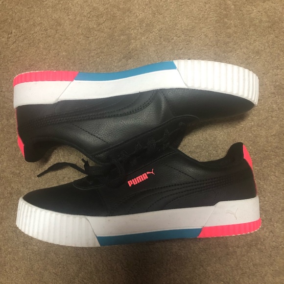 ****SOLD ****Womens Puma Soft Foam Sneaker - Picture 4 of 16